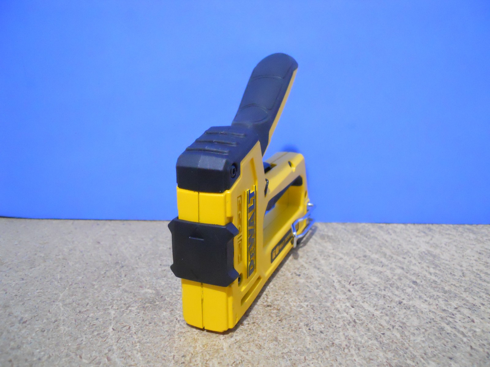 DEWALT DWHTTR510 5 IN 1 MULTI-TACKER STAPLER AND BRAD NAILER MULTI-TOOL