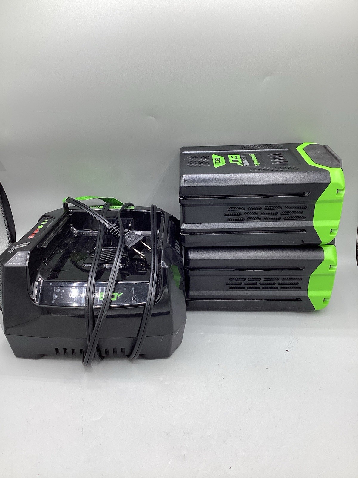 Greenworks Ultrapower 60V Range LB6051 5Ah 270Wh 2 Batteries 1 Charger CH60R00