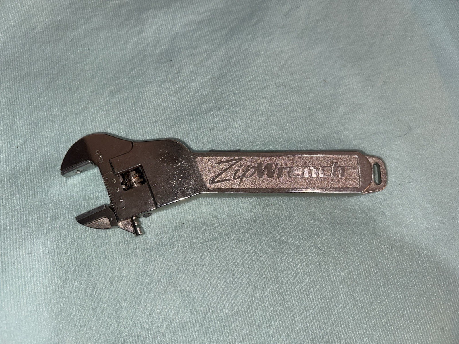 ZipWrench 1″ Adjustable -2 AAA Battery Operated made in China. Mint Condition.