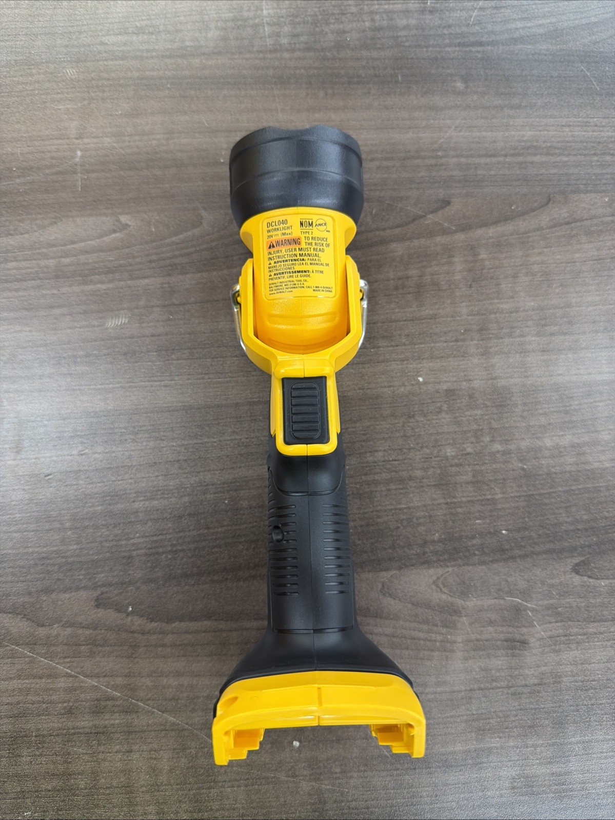 DEWALT 20V MAX LED Work Light, Flashlight DCL040 – Black/Yellow P22