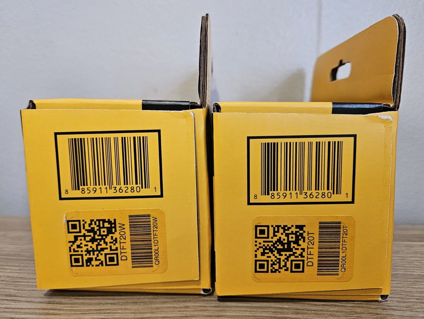 Lot of 20 Brand New Dewalt 20 Volt 20v Max Li-Ion 5 AH Batteries DCB205 2025