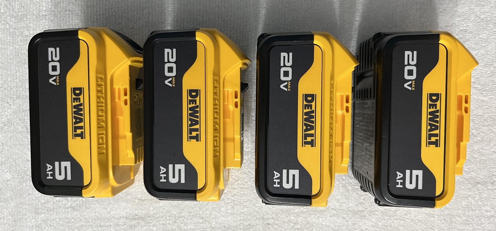 4 New Dewalt 2026 DCB205 20V Max 5.0Ah Lithium Ion Batteries Li-ion DCB205-4
