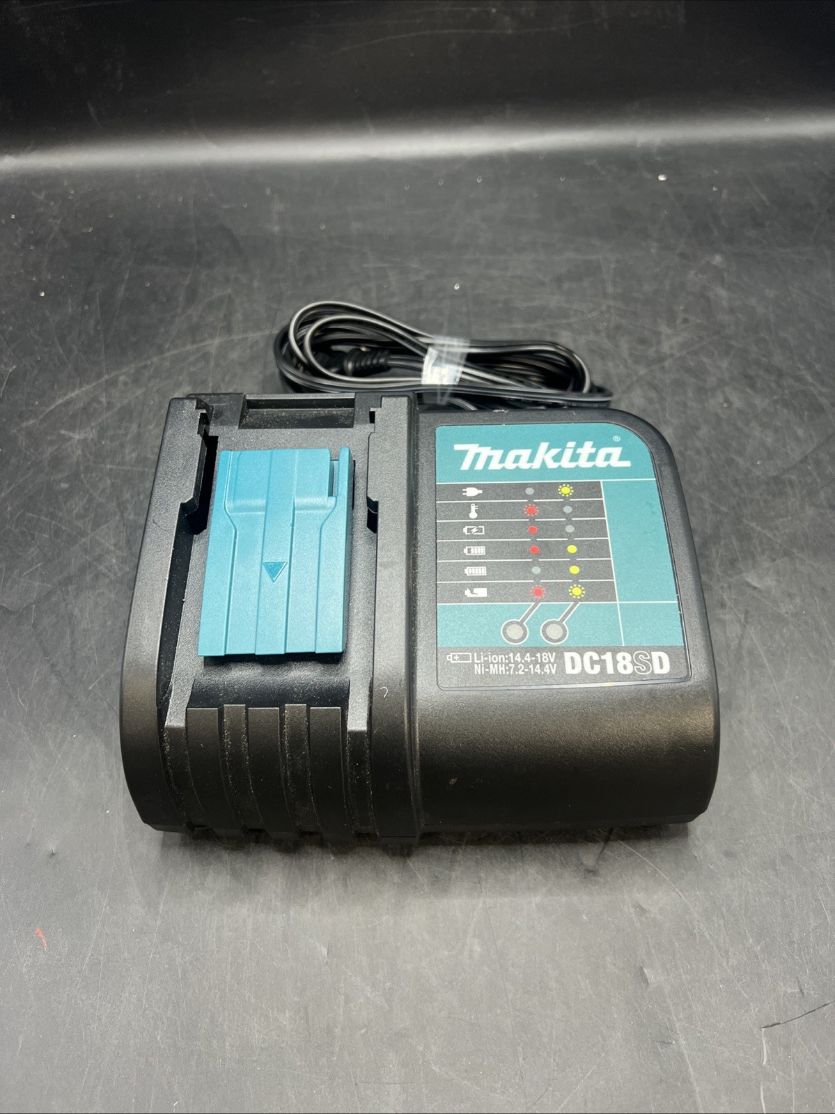 Makita DC18SD 18V Standard Lithium-Ion Battery Charger OEM