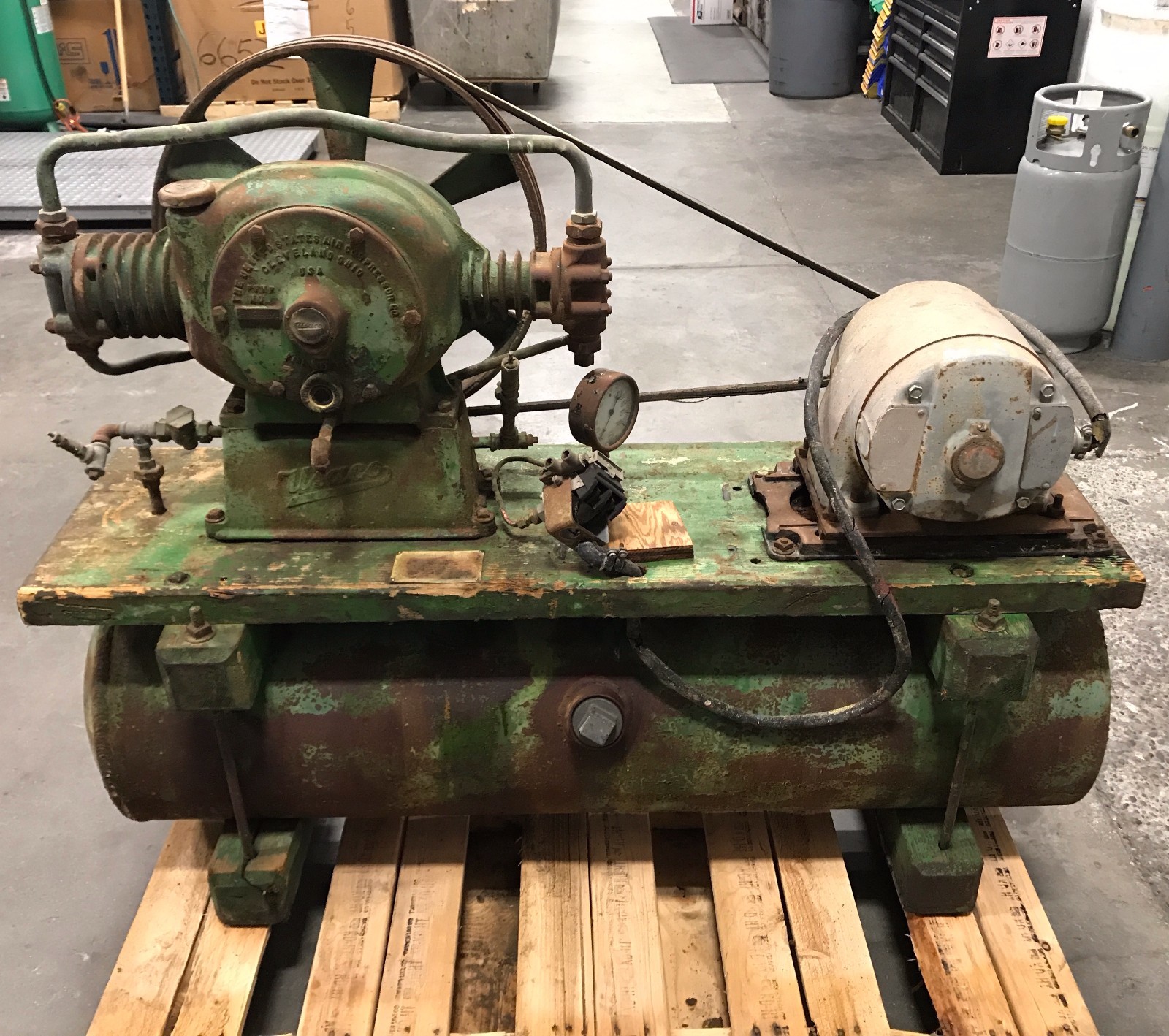 1920s USACO THE UNITED STATES AIR COMPRESSOR CO. PUMP MODEL No. HA3994