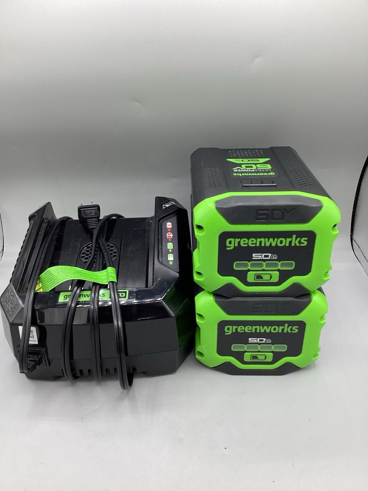 Greenworks Ultrapower 60V Range LB6051 5Ah 270Wh 2 Batteries 1 Charger CH60R00