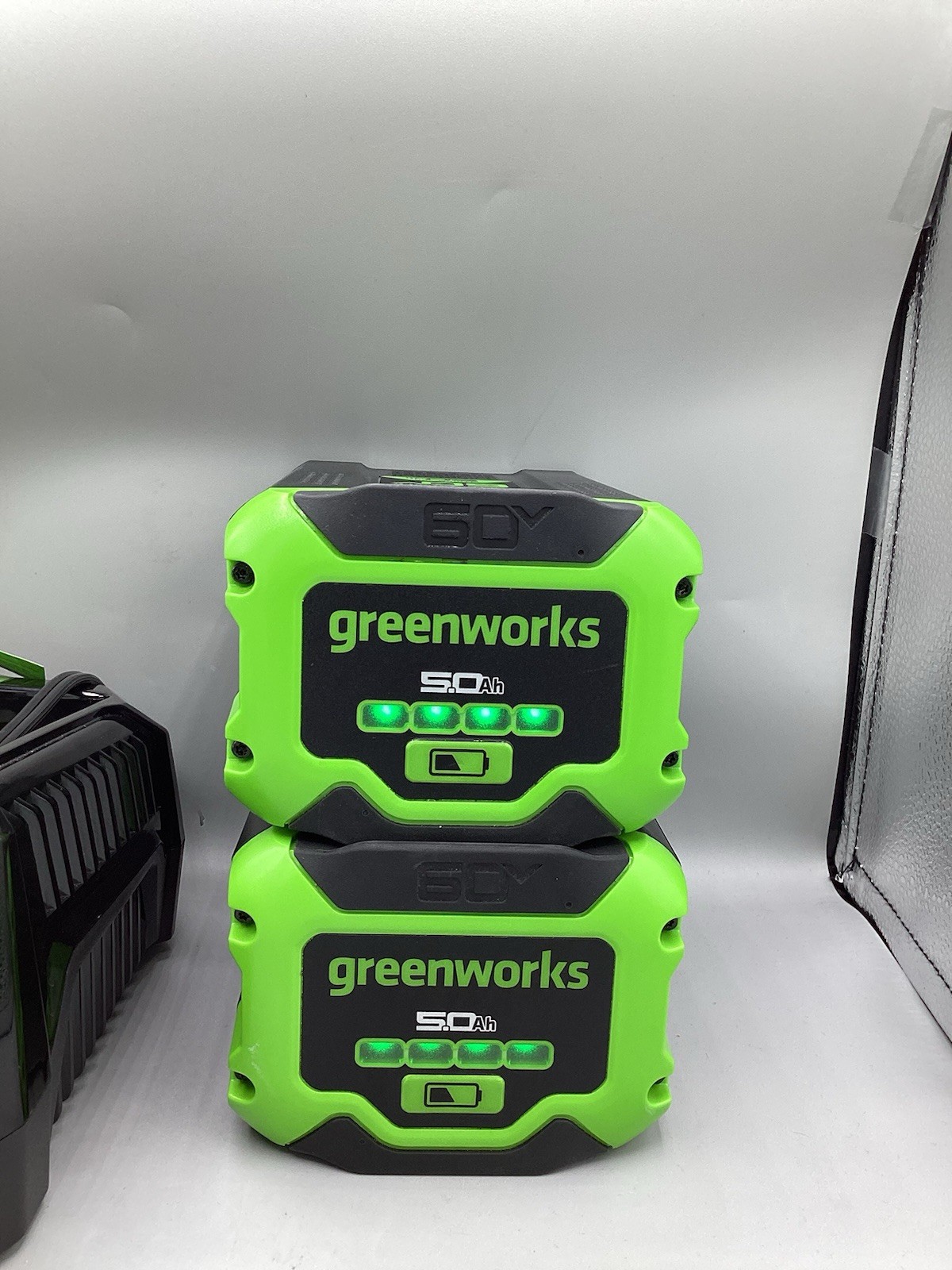 Greenworks Ultrapower 60V Range LB6051 5Ah 270Wh 2 Batteries 1 Charger CH60R00