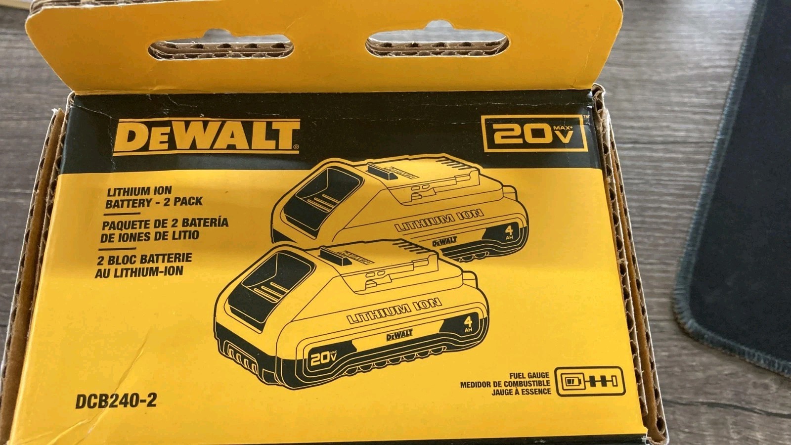 2 New Dewalt 20V Volt Max DCB240 4.0Ah Lithium Ion Batteries Li-ion DCB240-2