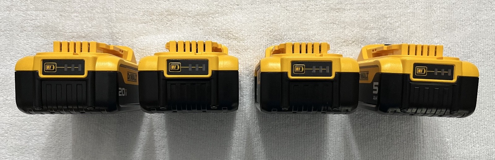 4 New Dewalt 2026 DCB205 20V Max 5.0Ah Lithium Ion Batteries Li-ion DCB205-4