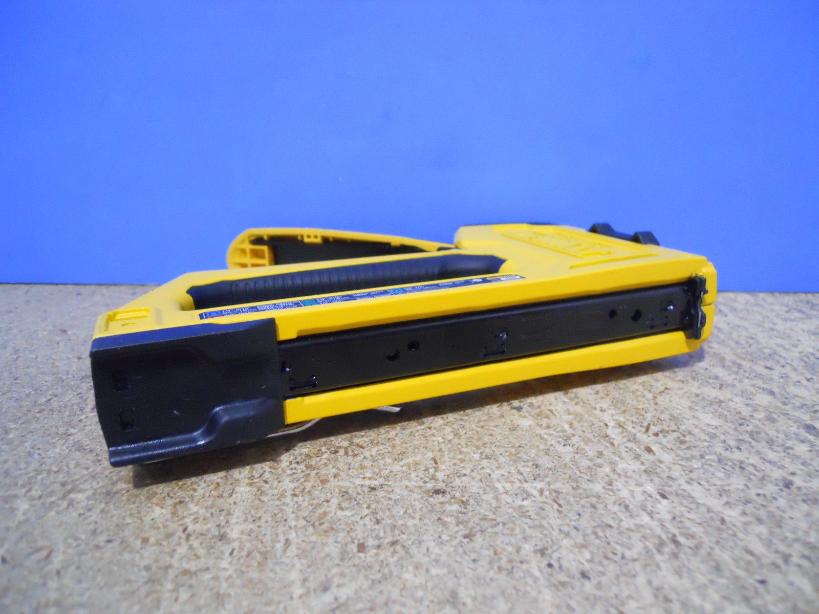 DEWALT DWHTTR510 5 IN 1 MULTI-TACKER STAPLER AND BRAD NAILER MULTI-TOOL