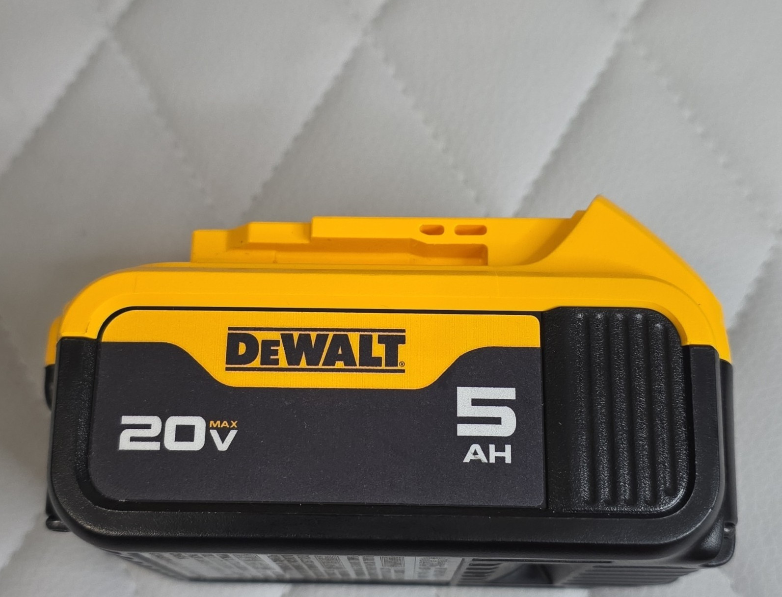 DEWALT DCB205 20V MAX 5Ah Lithium-Ion (Li-Ion) Battery Pack Yellow
