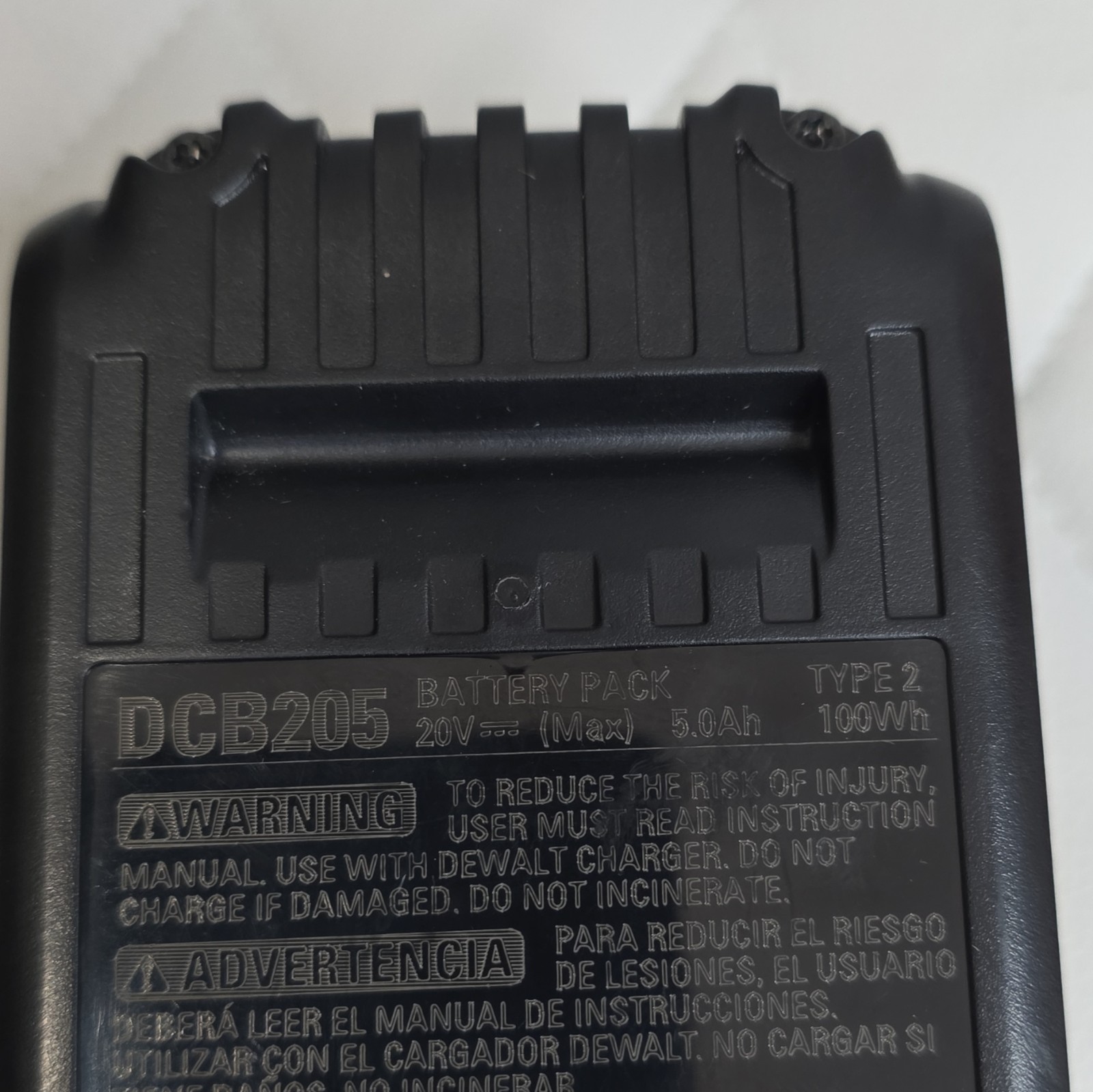DEWALT DCB205 20V MAX 5Ah Lithium-Ion (Li-Ion) Battery Pack Yellow