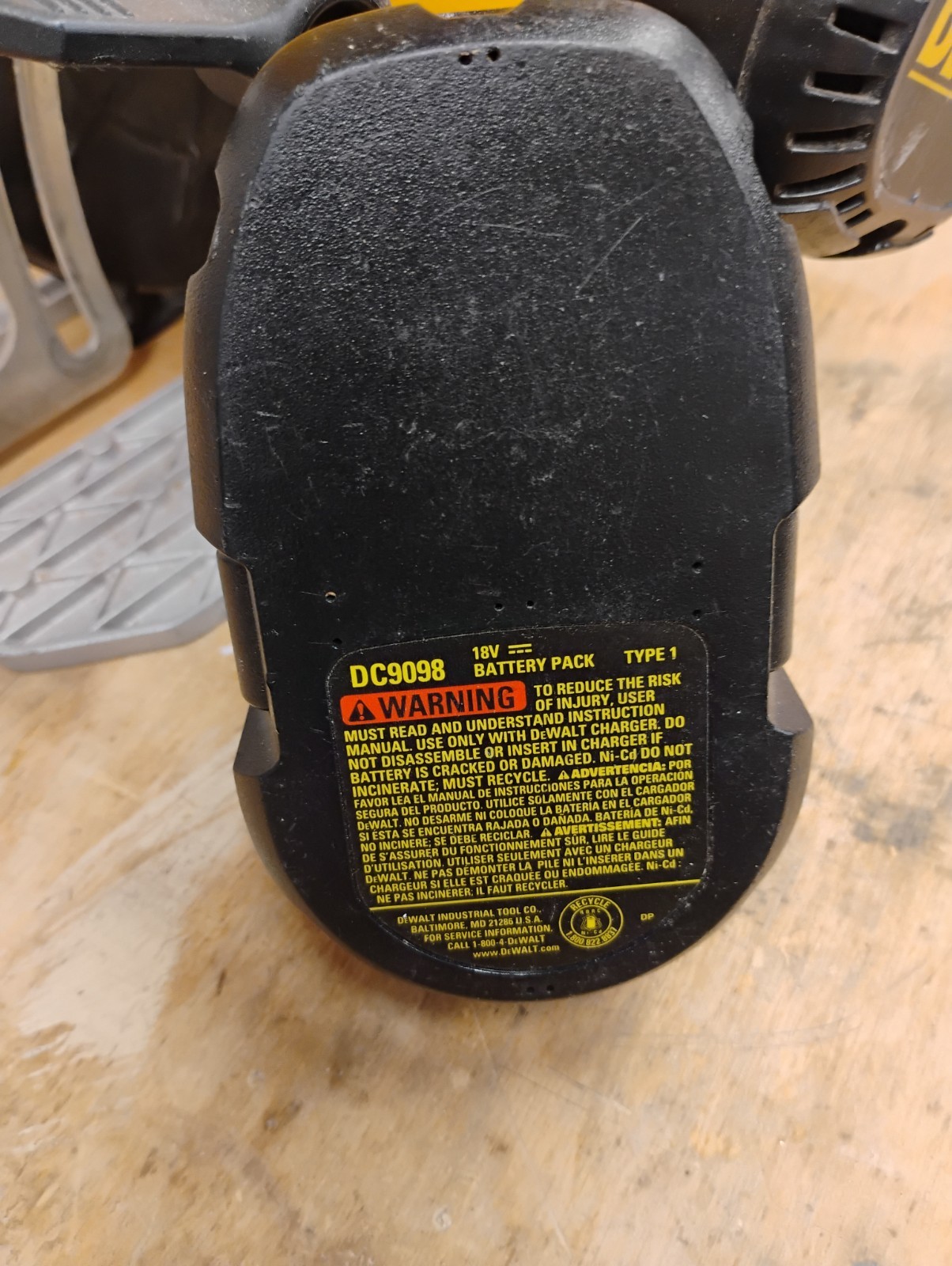 Genuine OEM DeWalt 18V NiCd Rechargeable Battery DC9098 Type 1 Working FIne