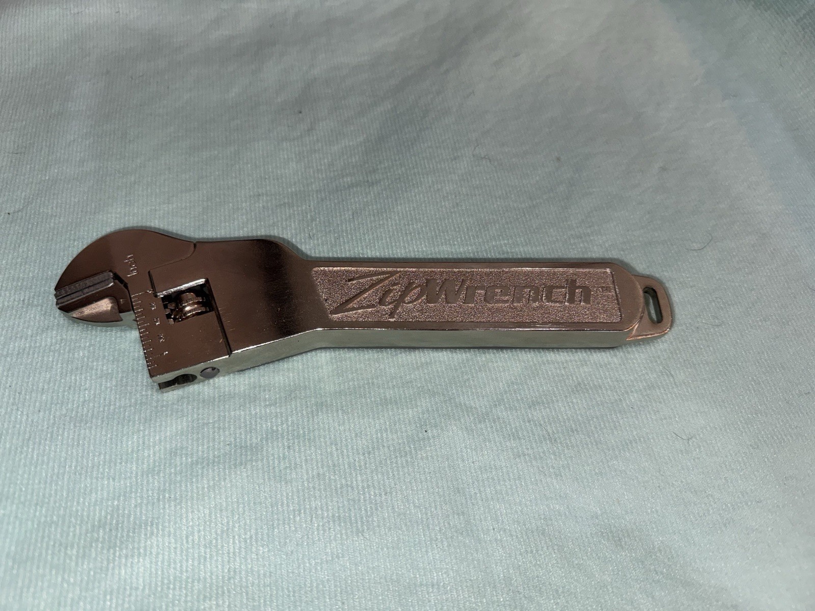 ZipWrench 1″ Adjustable -2 AAA Battery Operated made in China. Mint Condition.
