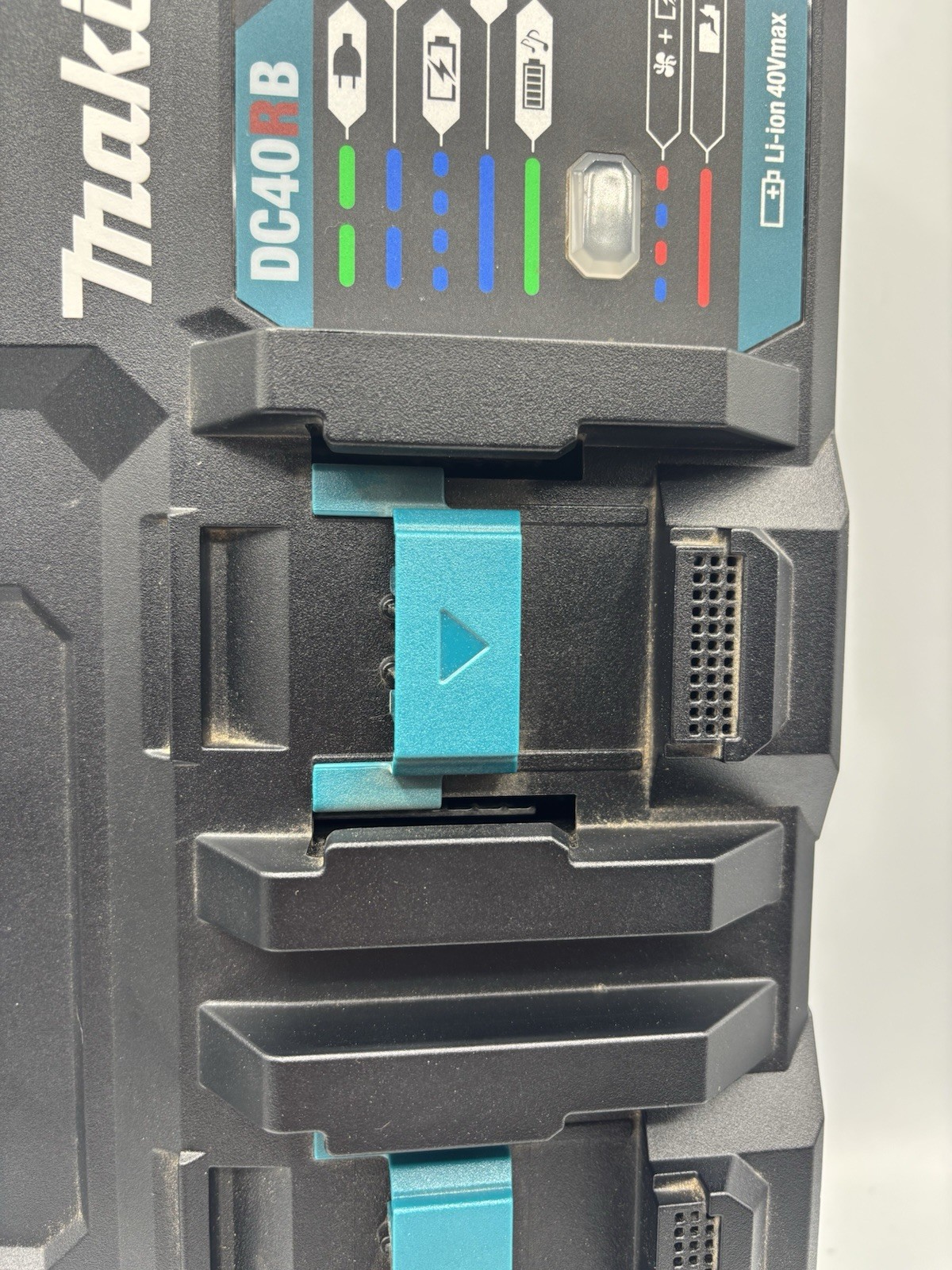 Makita DC40RB 40V max XGT Dual Port Rapid Optimum Charger