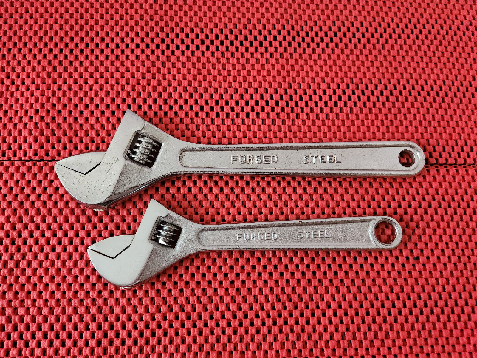 2 ADJUSTABLE WRENCHES, 10″ & 8″ UNBRANDED