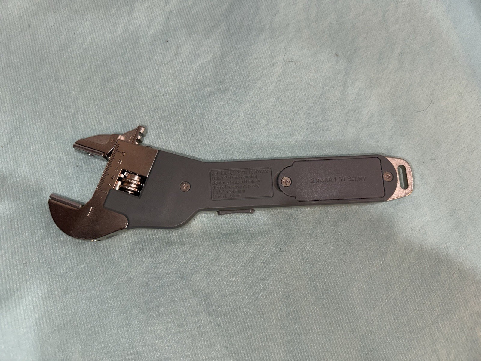 ZipWrench 1″ Adjustable -2 AAA Battery Operated made in China. Mint Condition.